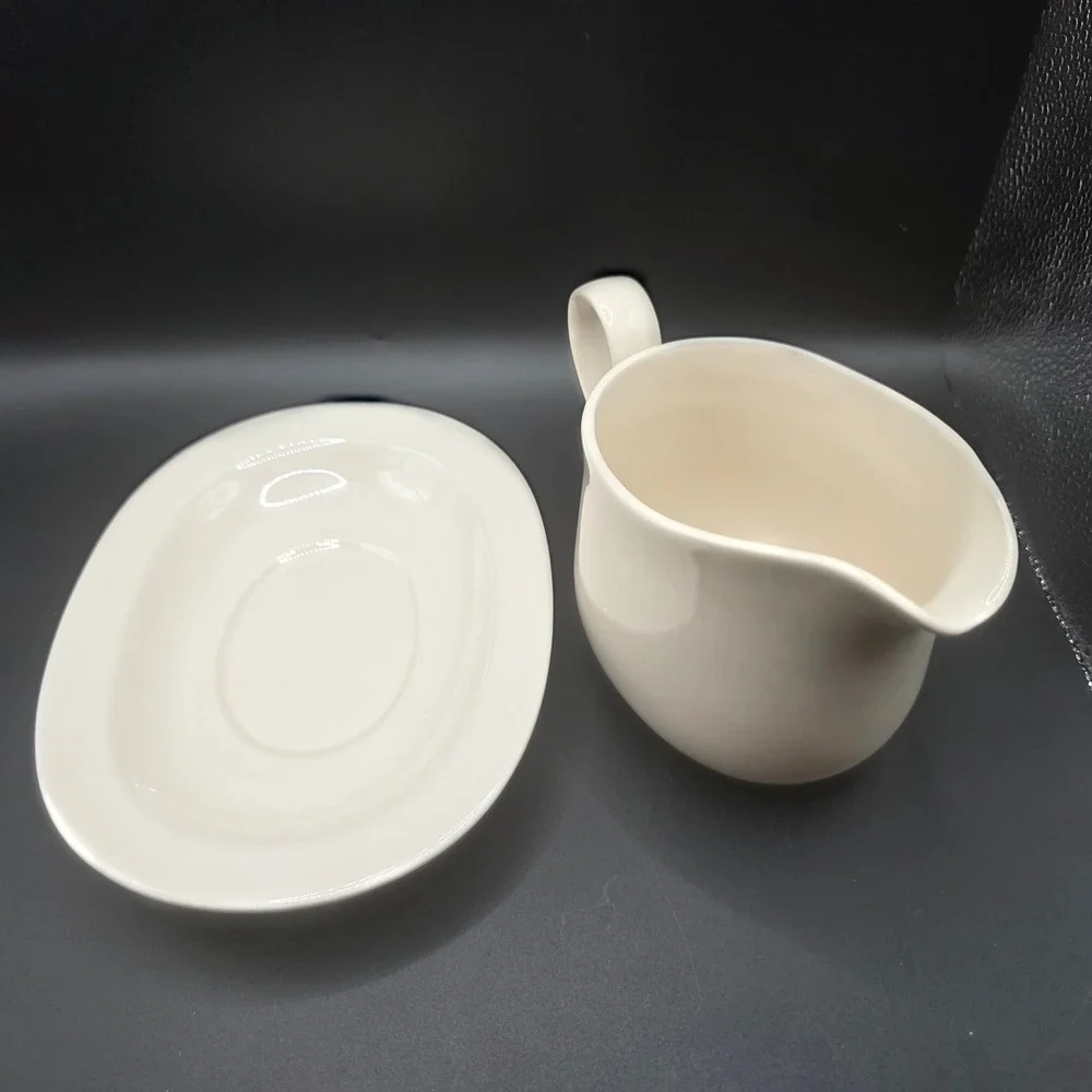Corning White Gravy Boat with Underplate Set Microwave Safe 81-TY L9 Soft‎ White